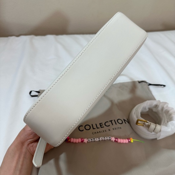 NWT Charles & Keith Gabine Leather Trapeze Bag - Chalk (Cream) GENUINE LEATHER - Picture 5 of 9